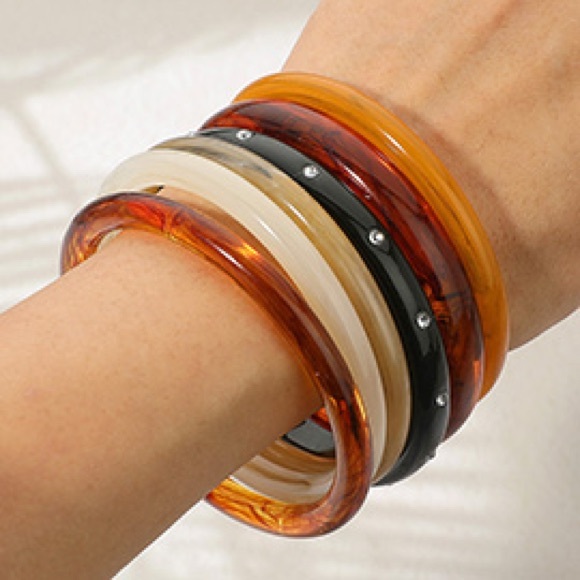 Jewelry - Resin Bangle Set in Amber, Cream, and Black